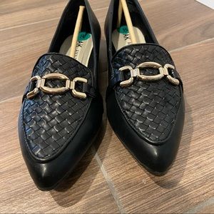 Anne Klein black flats!
